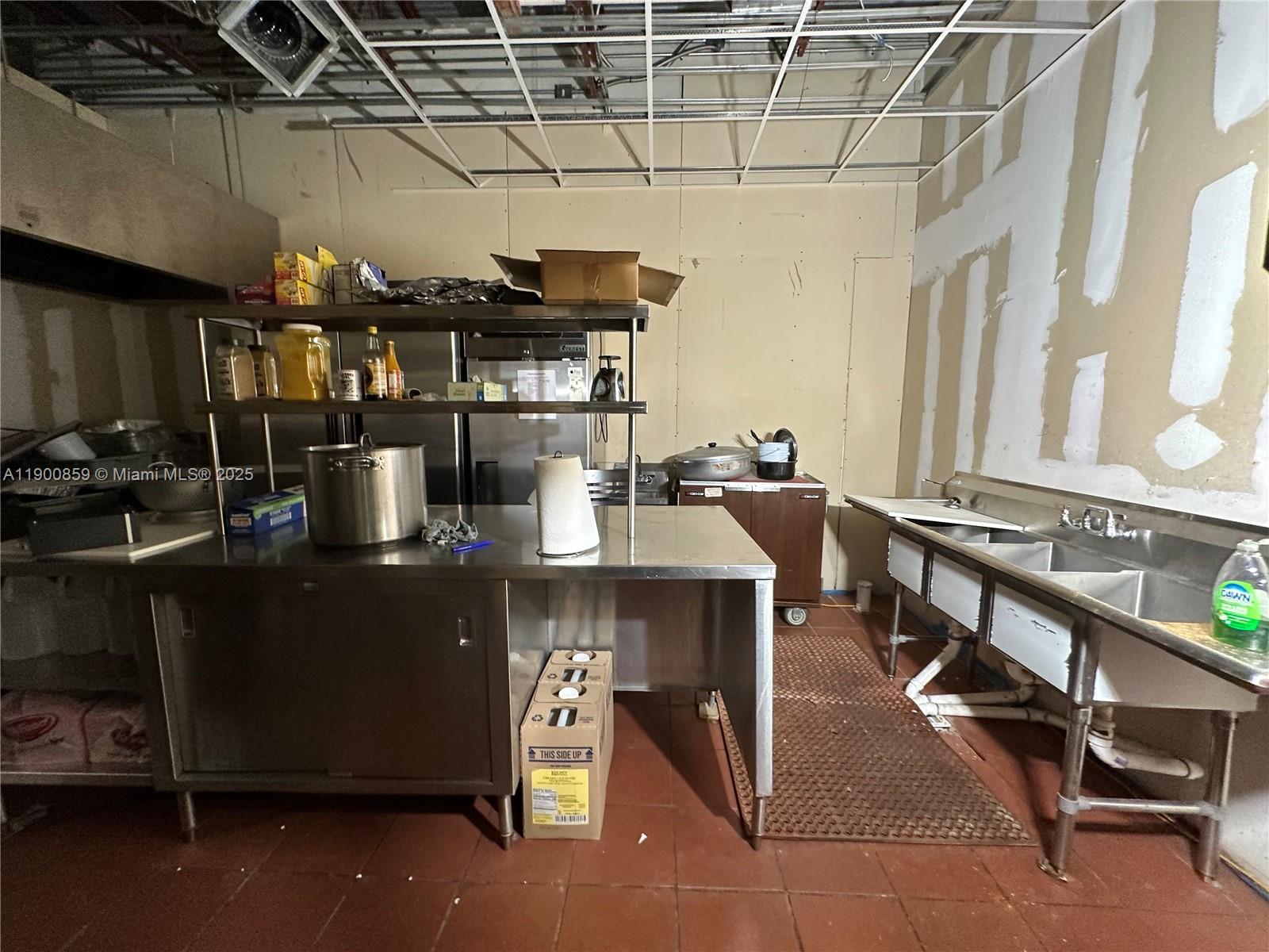   /   sq. ft. $ 2025-10-22 0 Photo