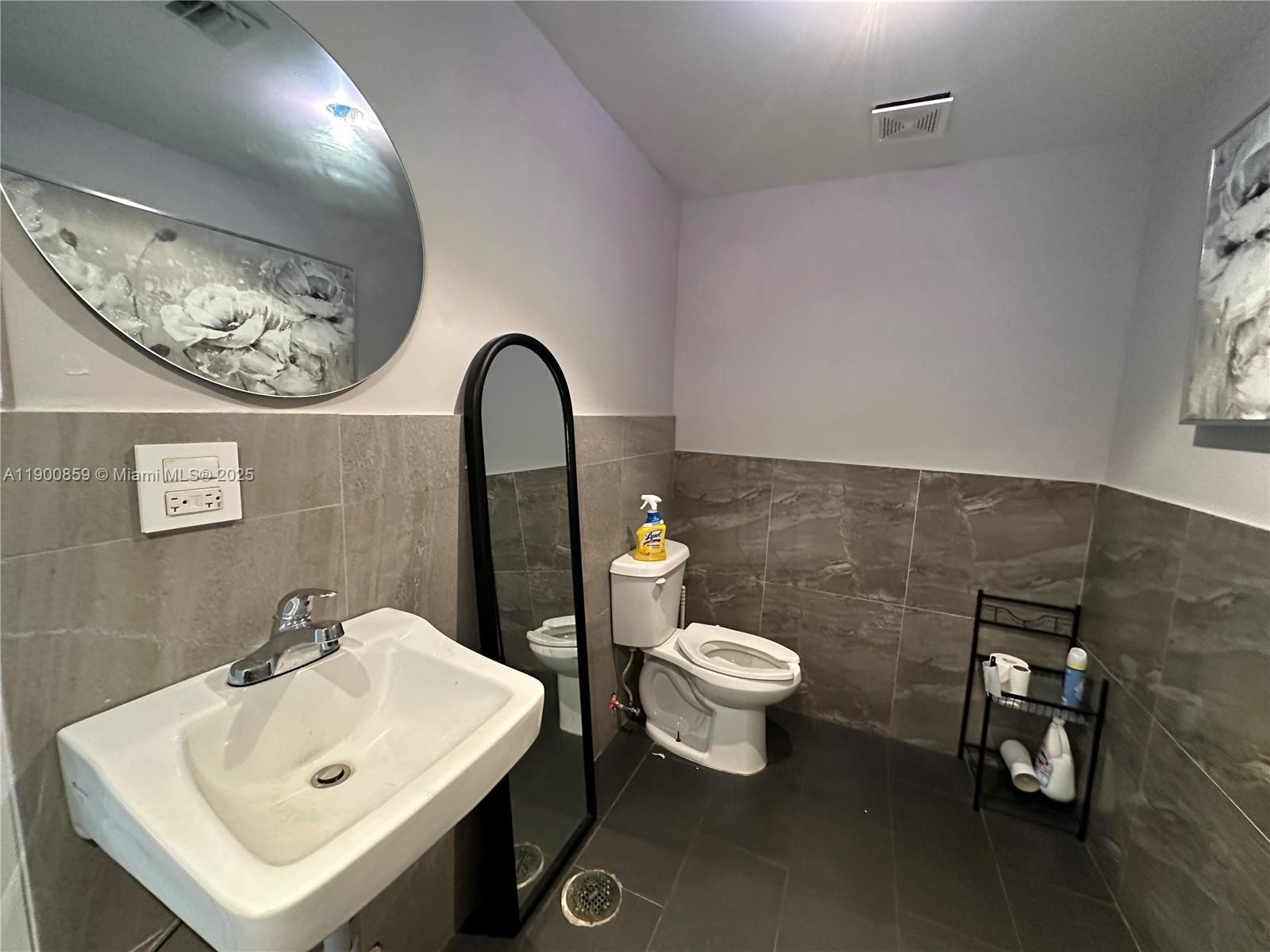   /   sq. ft. $ 2025-10-22 0 Photo