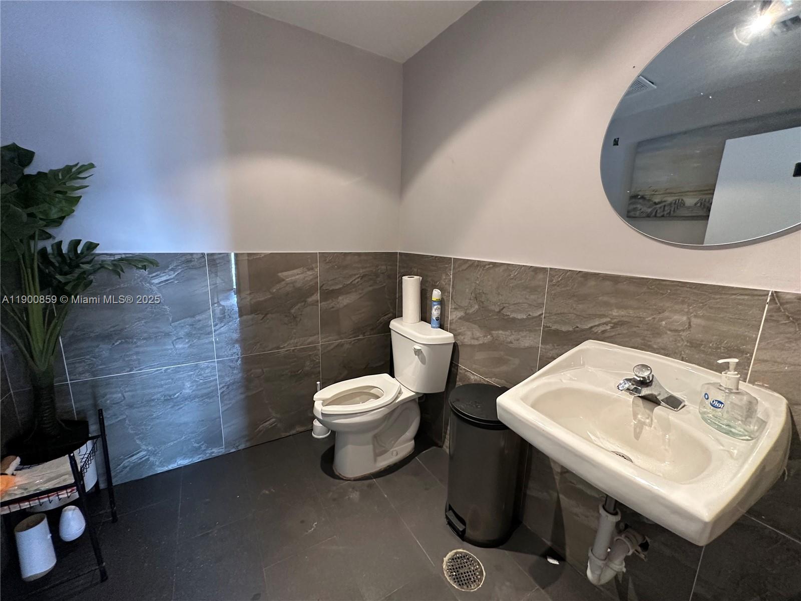   /   sq. ft. $ 2025-10-22 0 Photo