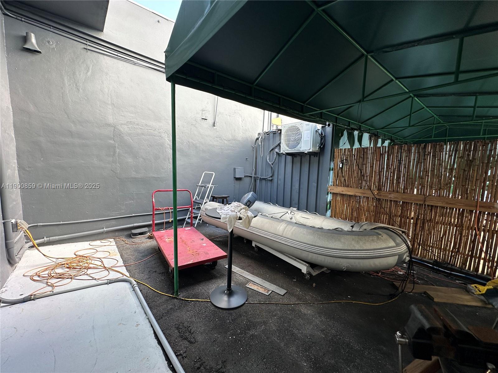   /   sq. ft. $ 2025-10-22 0 Photo