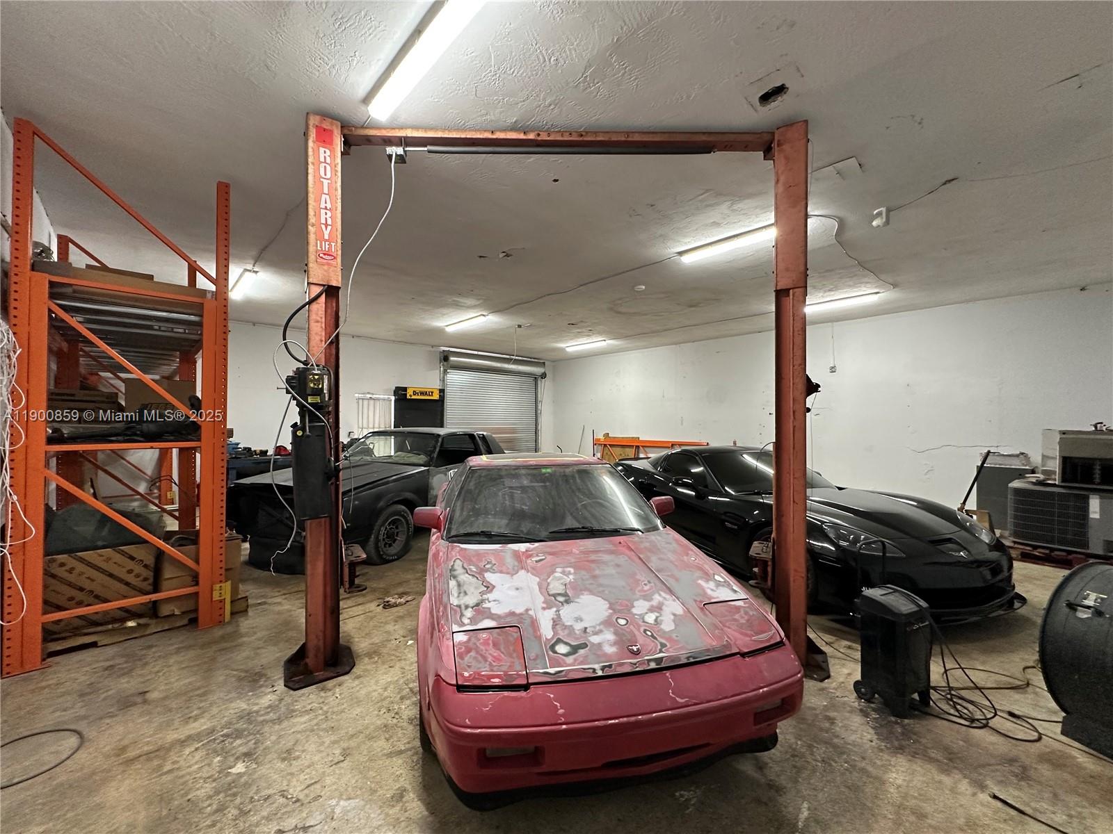   /   sq. ft. $ 2025-10-22 0 Photo