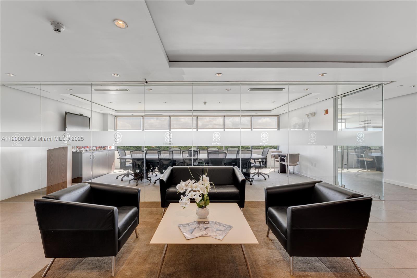 See details 800, 810, 820 / sq. ft. $ 2025-10-22 0 Photo