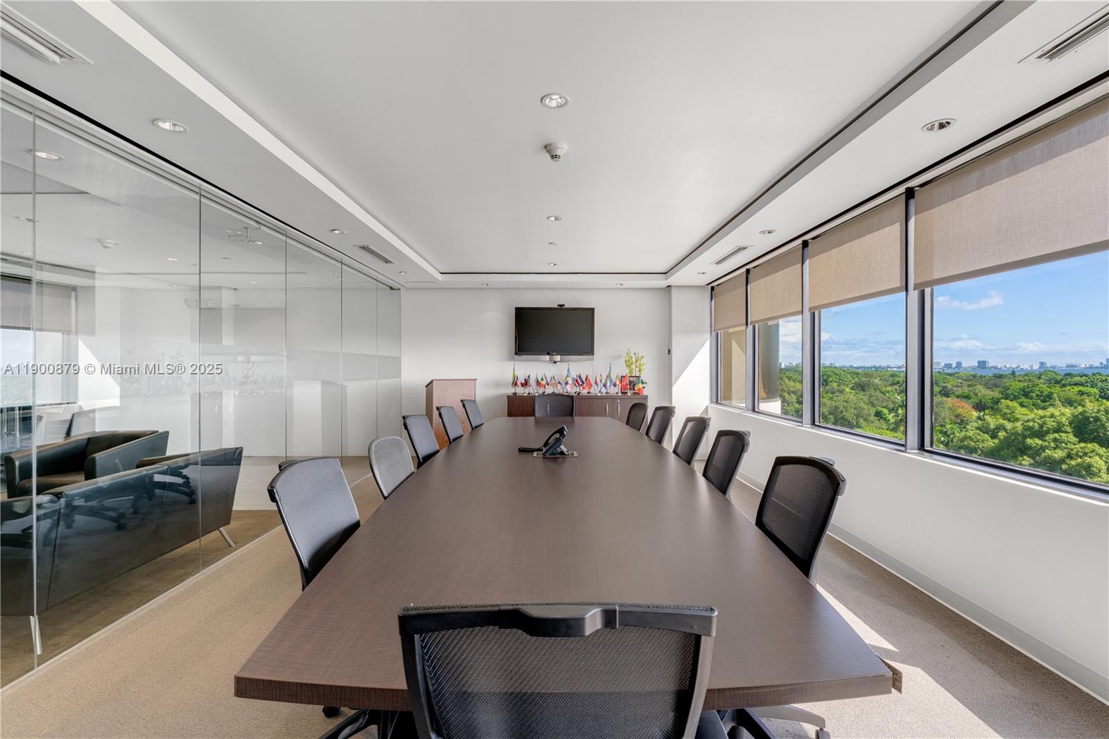 See details 800, 810, 820 / sq. ft. $ 2025-10-22 0 Photo