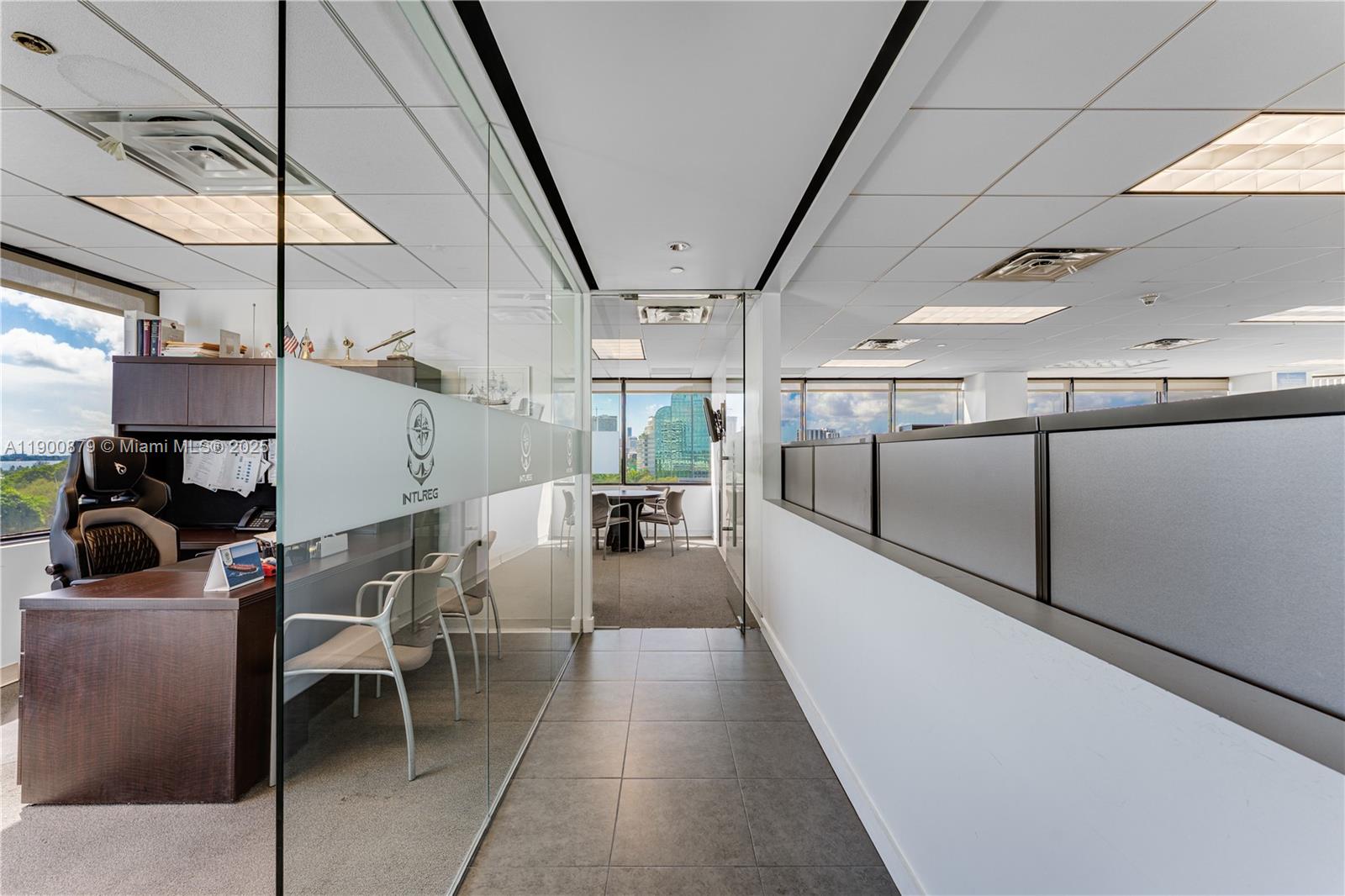 See details 800, 810, 820 / sq. ft. $ 2025-10-22 0 Photo