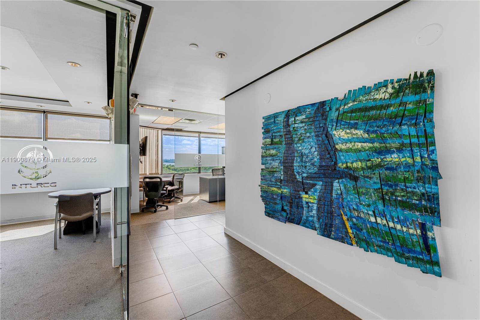 See details 800, 810, 820 / sq. ft. $ 2025-10-22 0 Photo