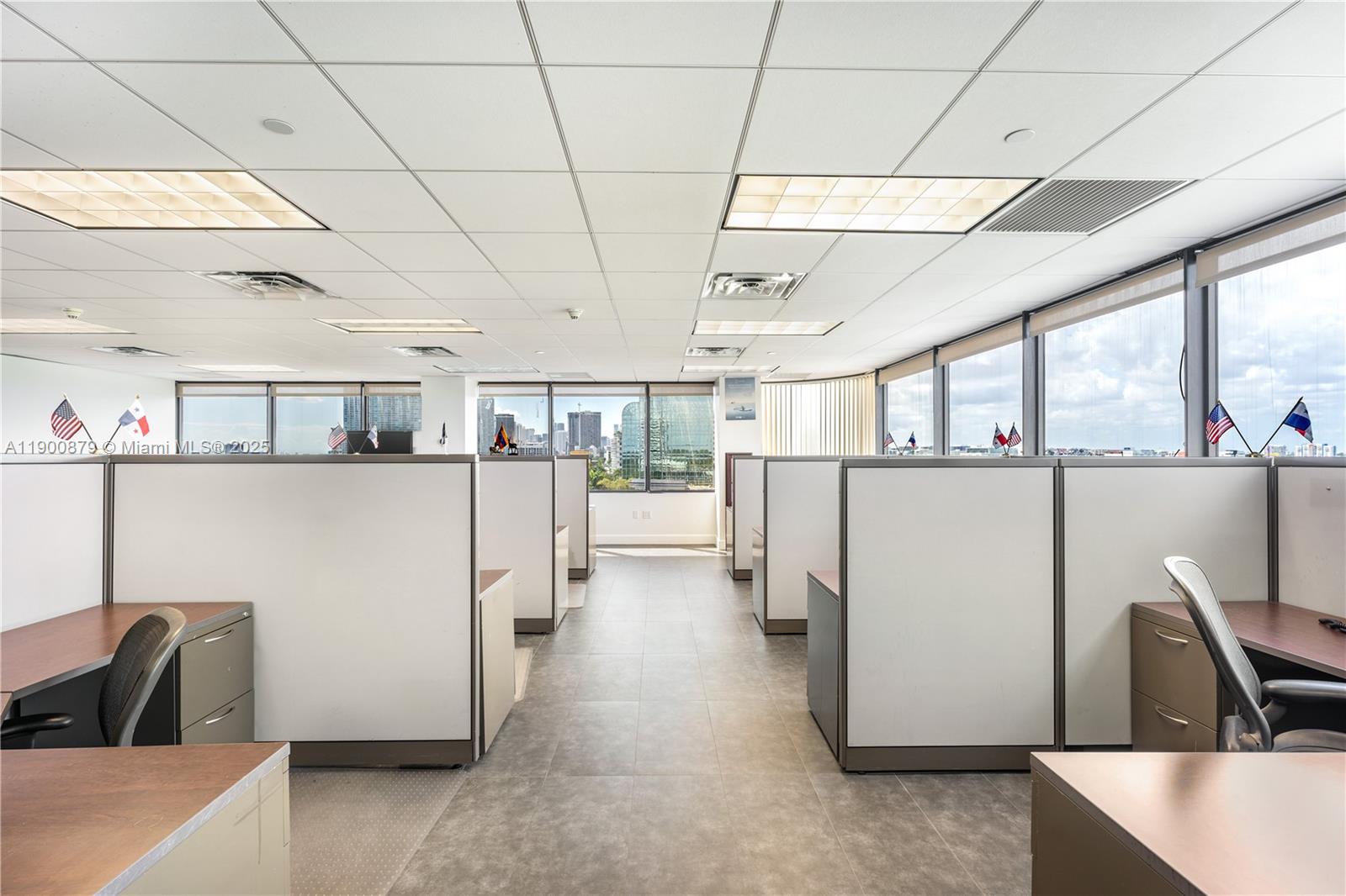 See details 800, 810, 820 / sq. ft. $ 2025-10-22 0 Photo