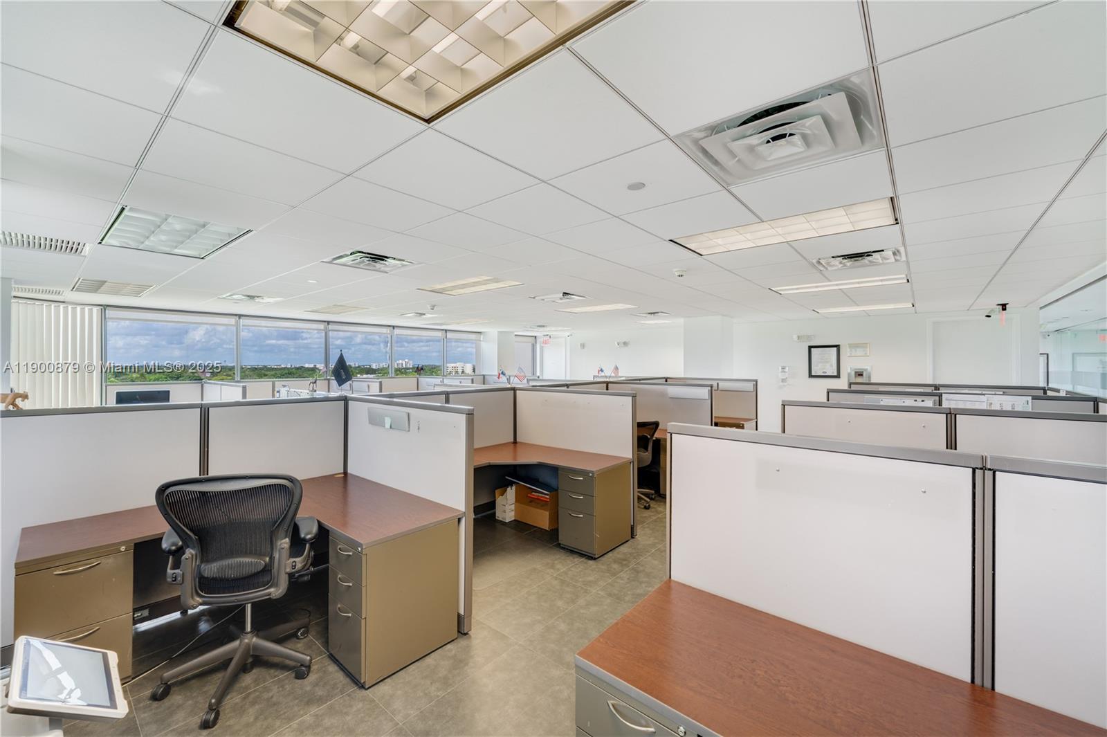 See details 800, 810, 820 / sq. ft. $ 2025-10-22 0 Photo