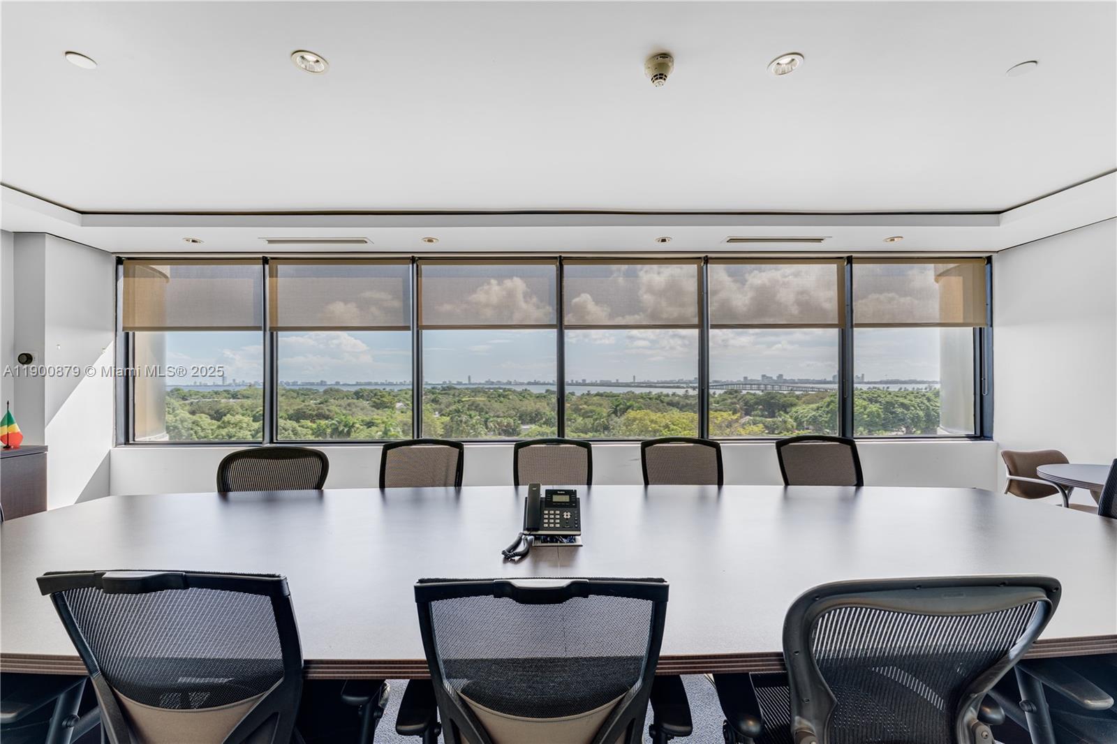 See details 800, 810, 820 / sq. ft. $ 2025-10-22 0 Photo