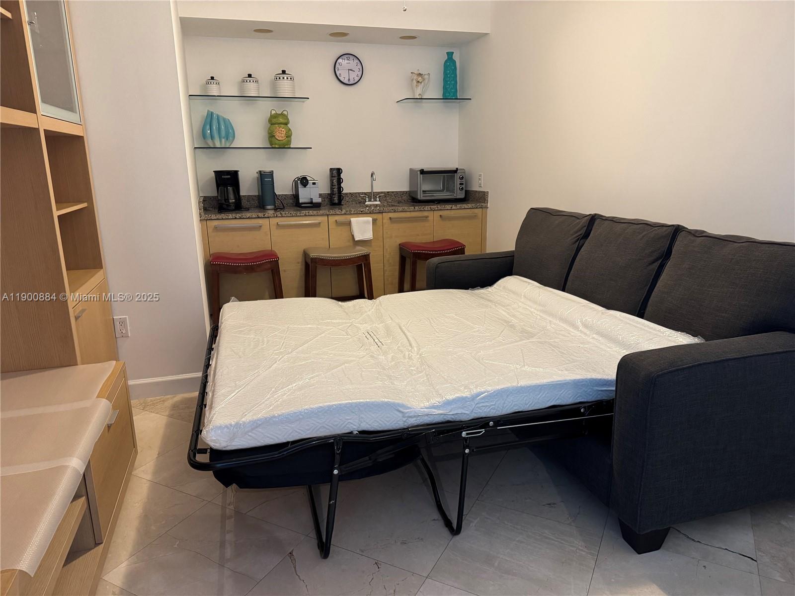 3303 3 / 3 1733 sq. ft. $ 2025-10-24 0 Photo