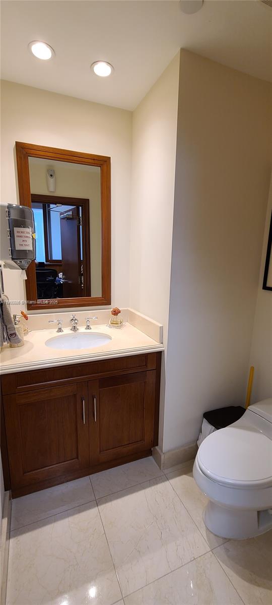 C-1  /   кв.футов $ 2025-10-22 0 Фото