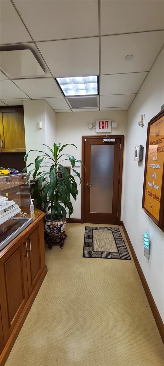 C-1  /   кв.футов $ 2025-10-22 0 Фото