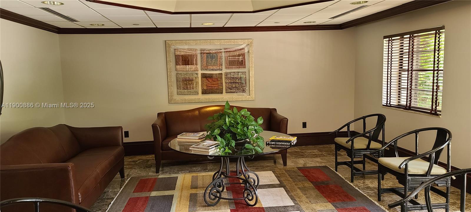 C-1  /   кв.футов $ 2025-10-22 0 Фото