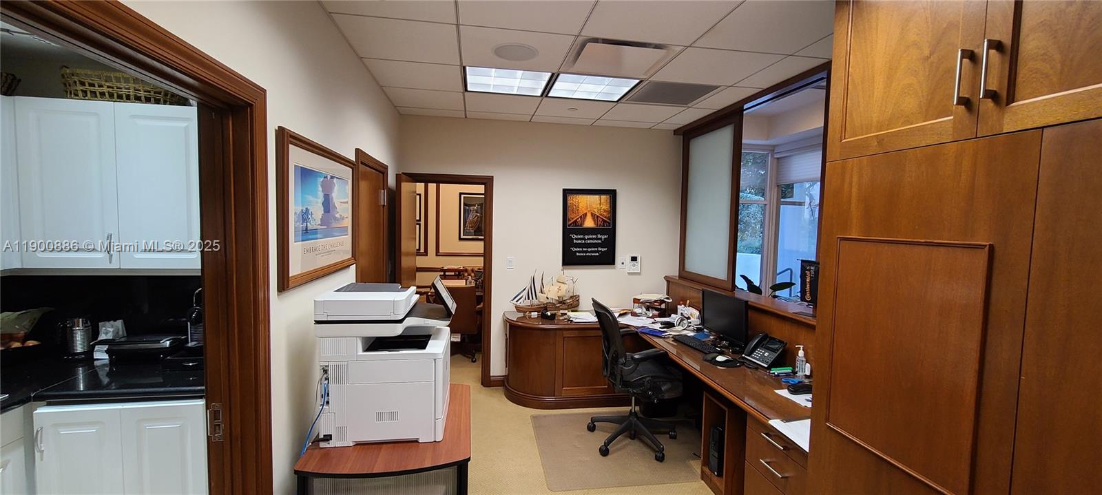 C-1  /   кв.футов $ 2025-10-22 0 Фото