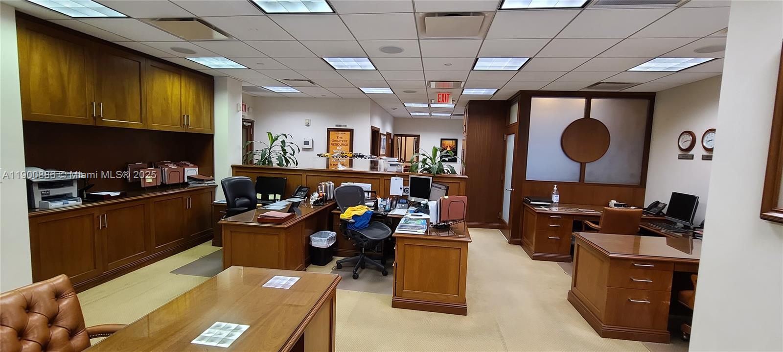 C-1  /   кв.футов $ 2025-10-22 0 Фото