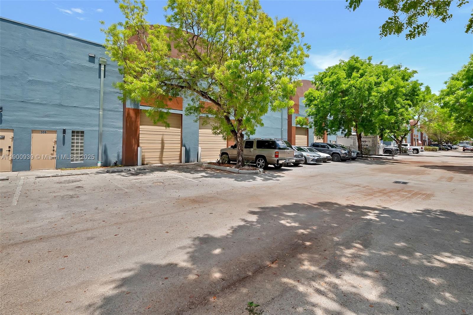 See details C6  /   sq. ft. $ 2025-10-22 0 Photo