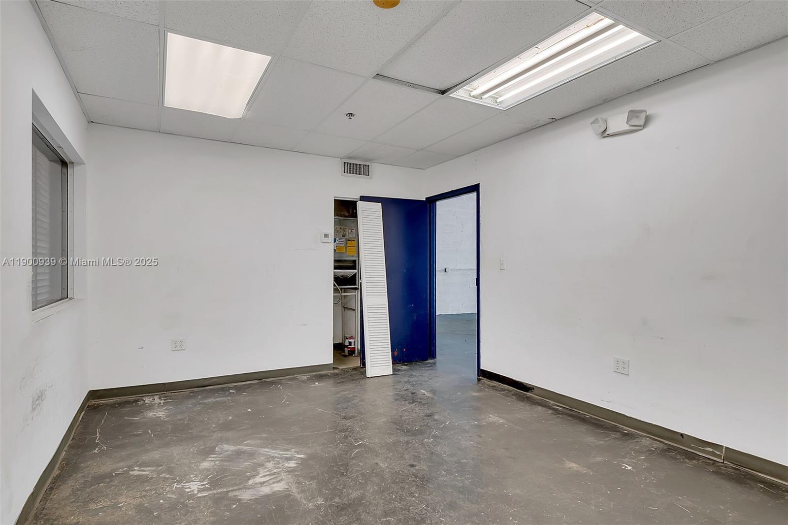 See details C6  /   sq. ft. $ 2025-10-22 0 Photo