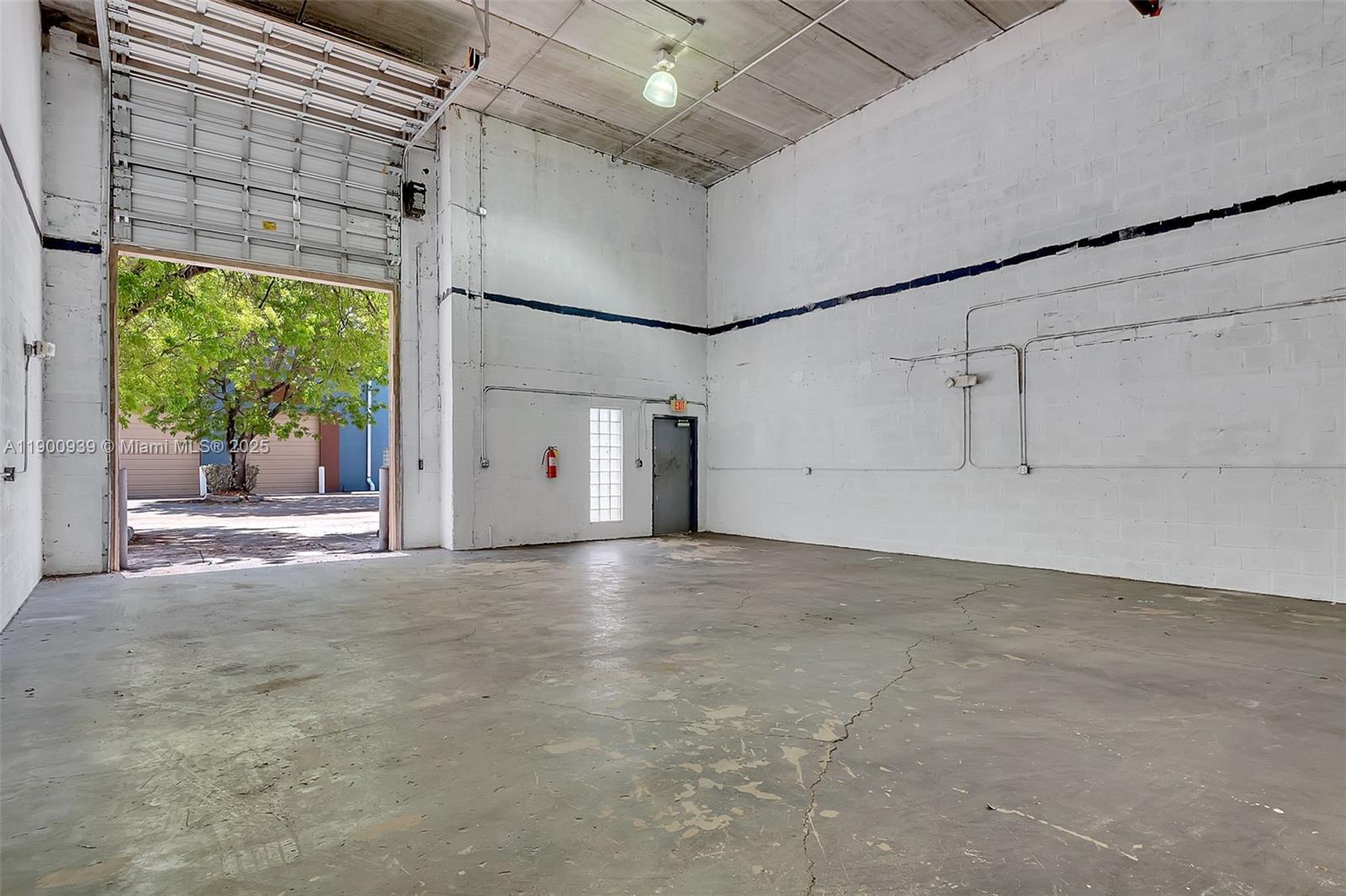 See details C6  /   sq. ft. $ 2025-10-22 0 Photo