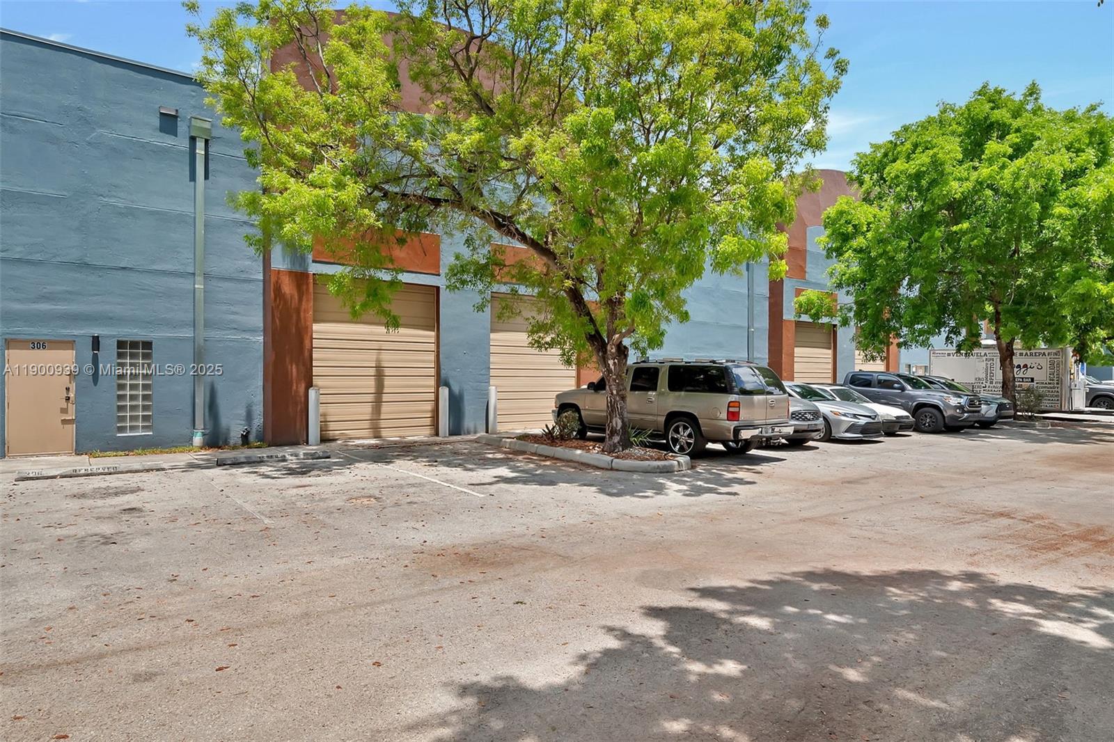 See details C6  /   sq. ft. $ 2025-10-22 0 Photo