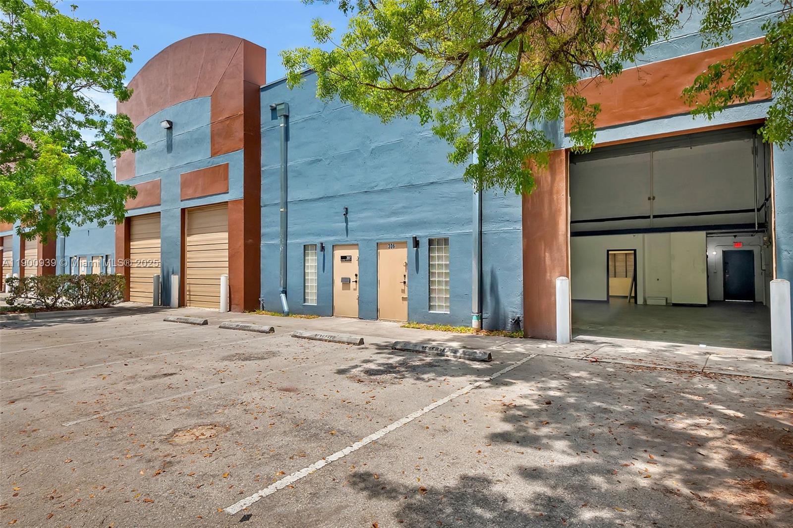 See details C6  /   sq. ft. $ 2025-10-22 0 Photo