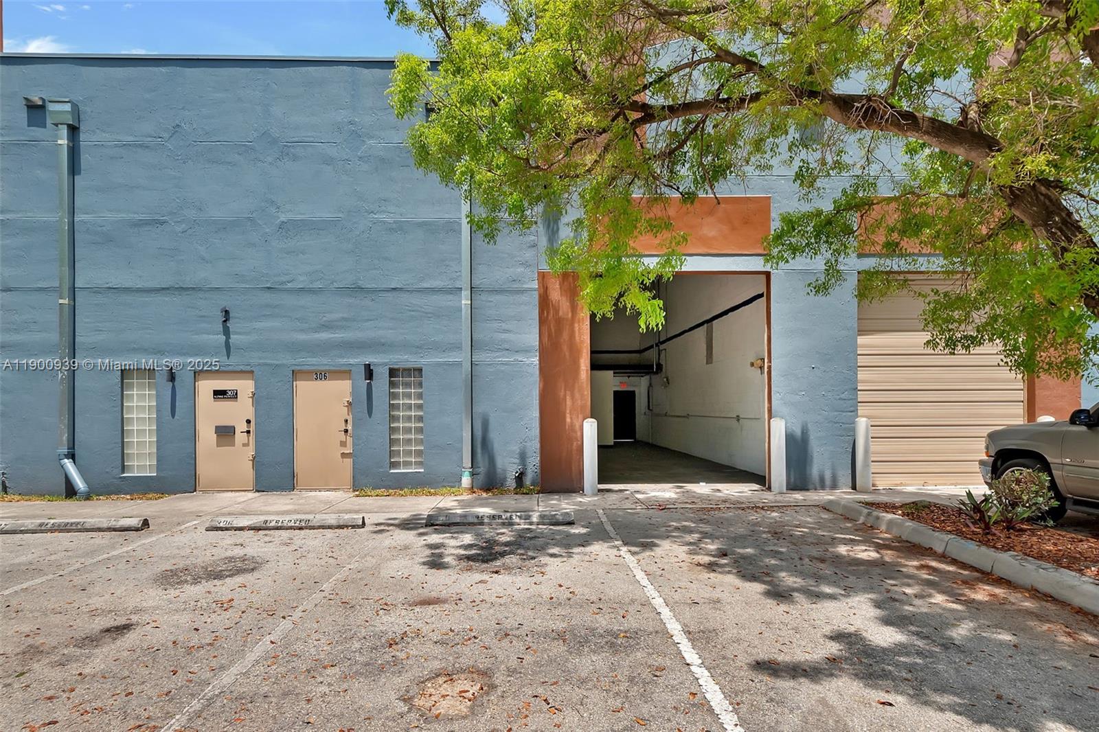 See details C6  /   sq. ft. $ 2025-10-22 0 Photo