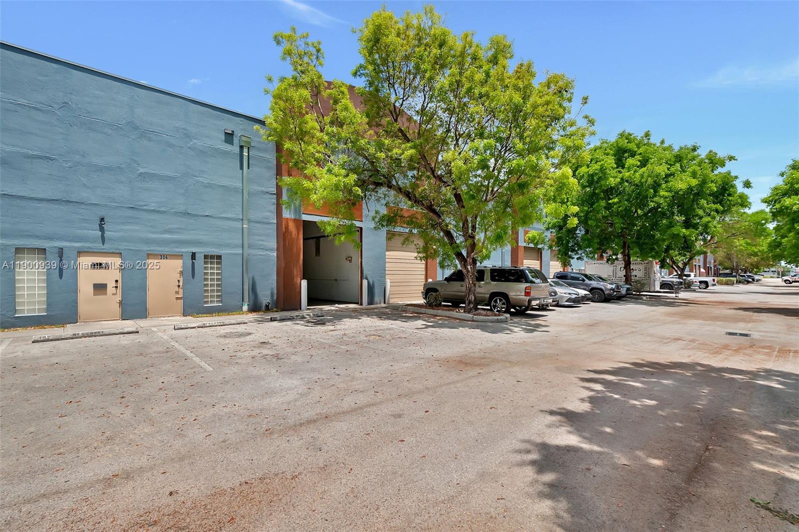 See details C6  /   sq. ft. $ 2025-10-22 0 Photo