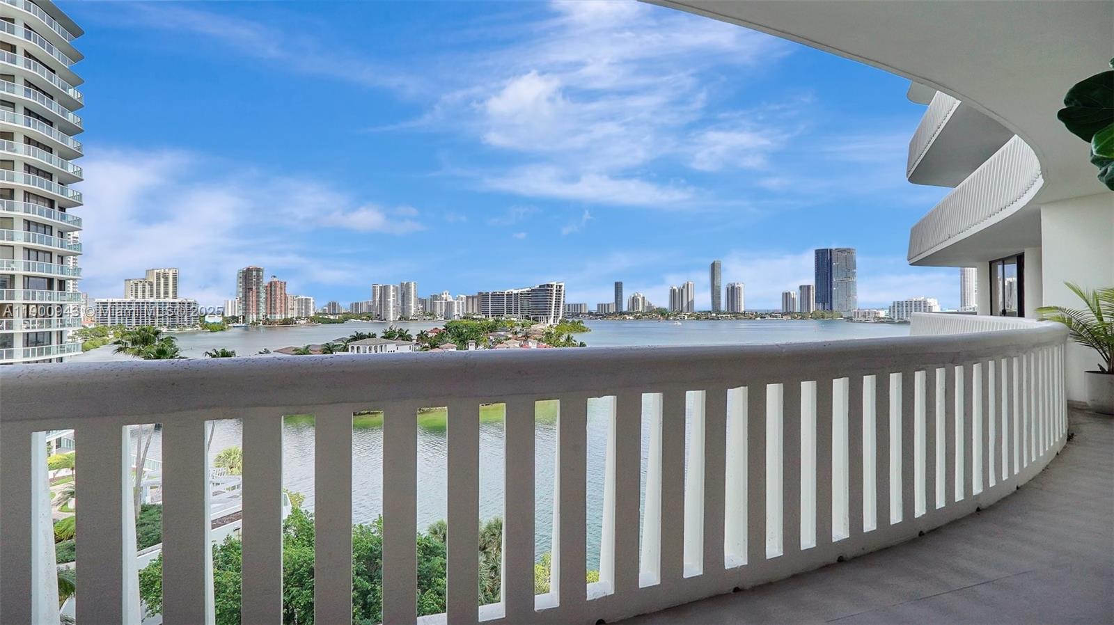 See details 905 2 / 2 1607 sq. ft. $ 2025-10-22 0 Photo