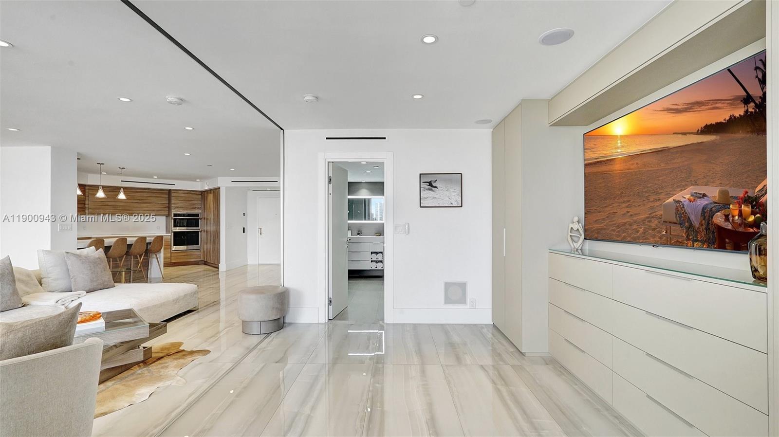 See details 905 2 / 2 1607 sq. ft. $ 2025-10-22 0 Photo