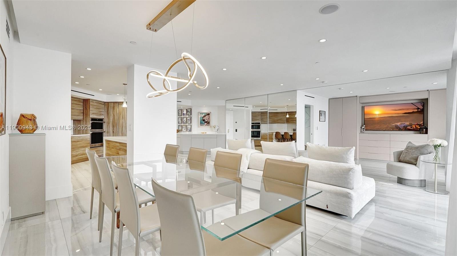 See details 905 2 / 2 1607 sq. ft. $ 2025-10-22 0 Photo