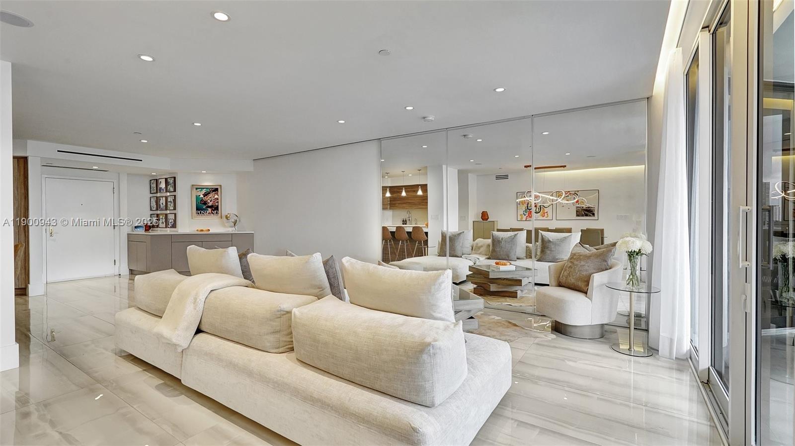 See details 905 2 / 2 1607 sq. ft. $ 2025-10-22 0 Photo