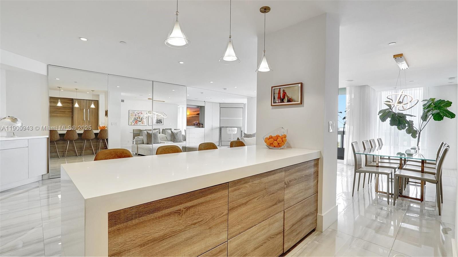 See details 905 2 / 2 1607 sq. ft. $ 2025-10-22 0 Photo