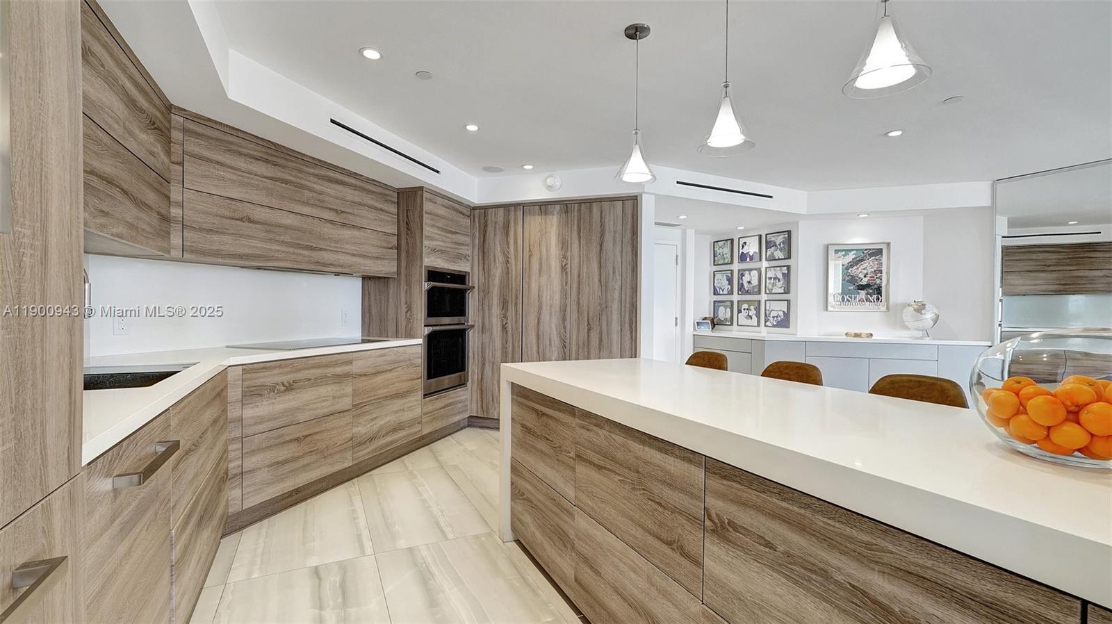 See details 905 2 / 2 1607 sq. ft. $ 2025-10-22 0 Photo