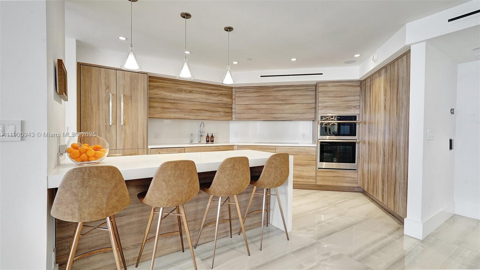 See details 905 2 / 2 1607 sq. ft. $ 2025-10-22 0 Photo