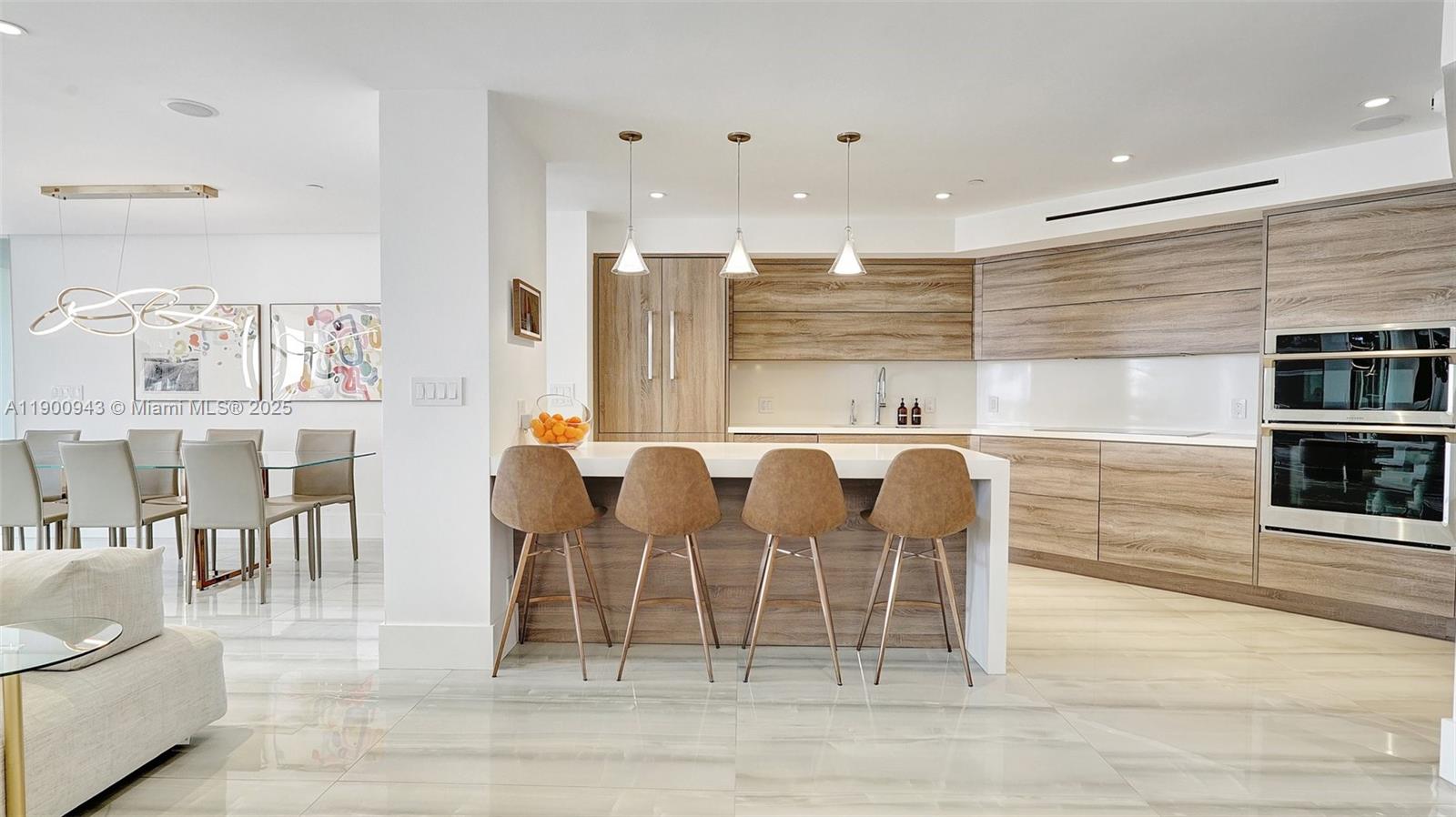 See details 905 2 / 2 1607 sq. ft. $ 2025-10-22 0 Photo