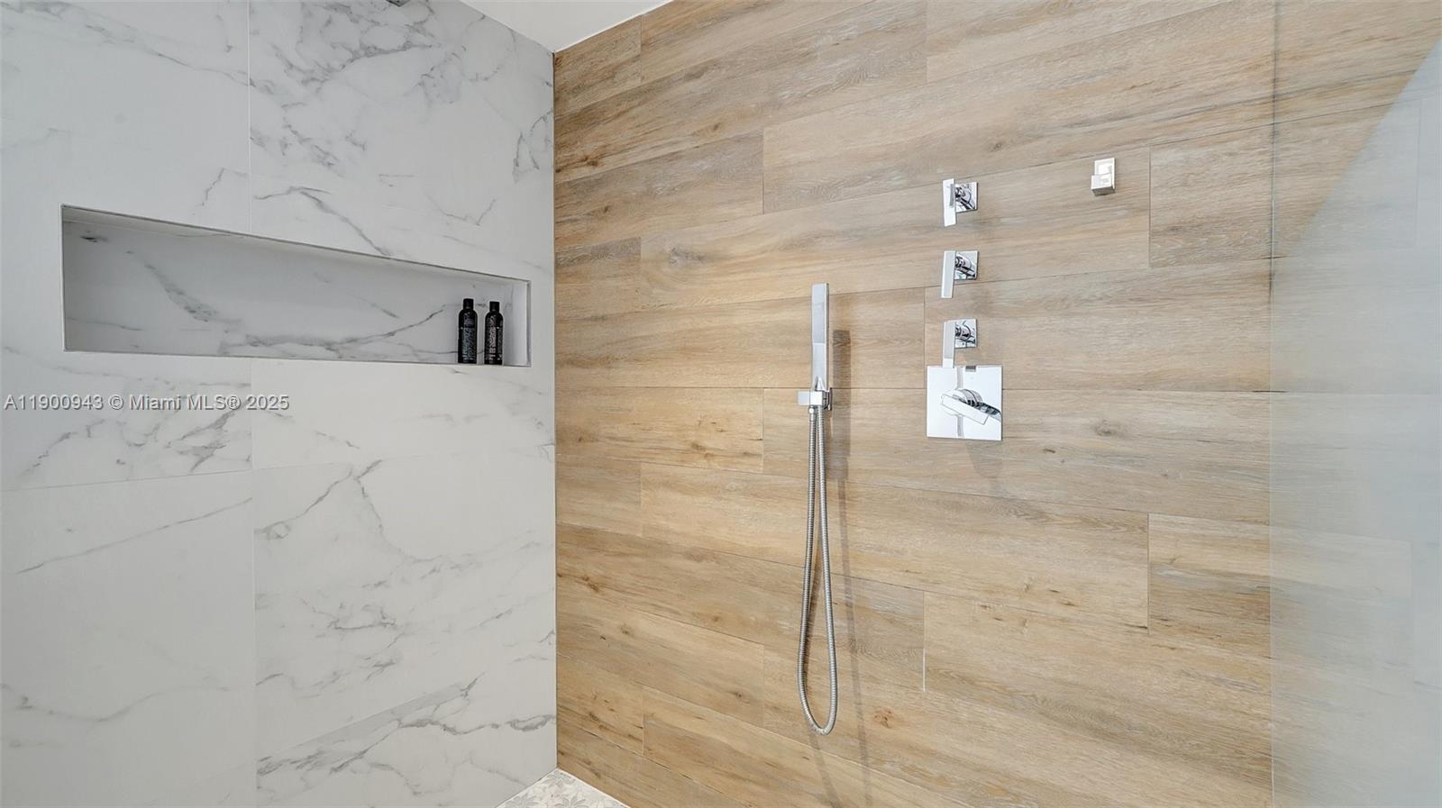 See details 905 2 / 2 1607 sq. ft. $ 2025-10-22 0 Photo