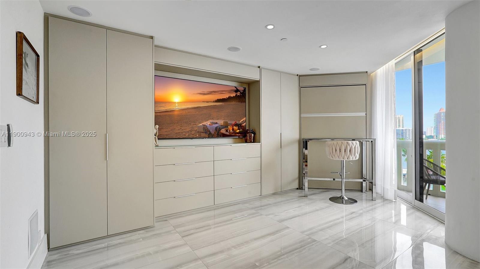 See details 905 2 / 2 1607 sq. ft. $ 2025-10-22 0 Photo