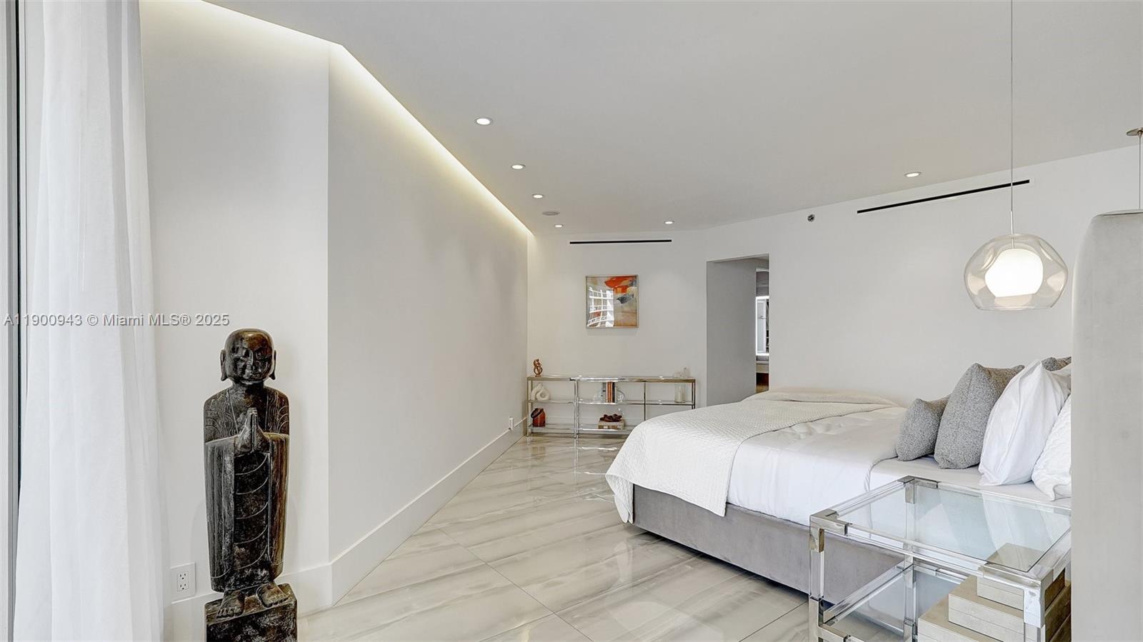 See details 905 2 / 2 1607 sq. ft. $ 2025-10-22 0 Photo