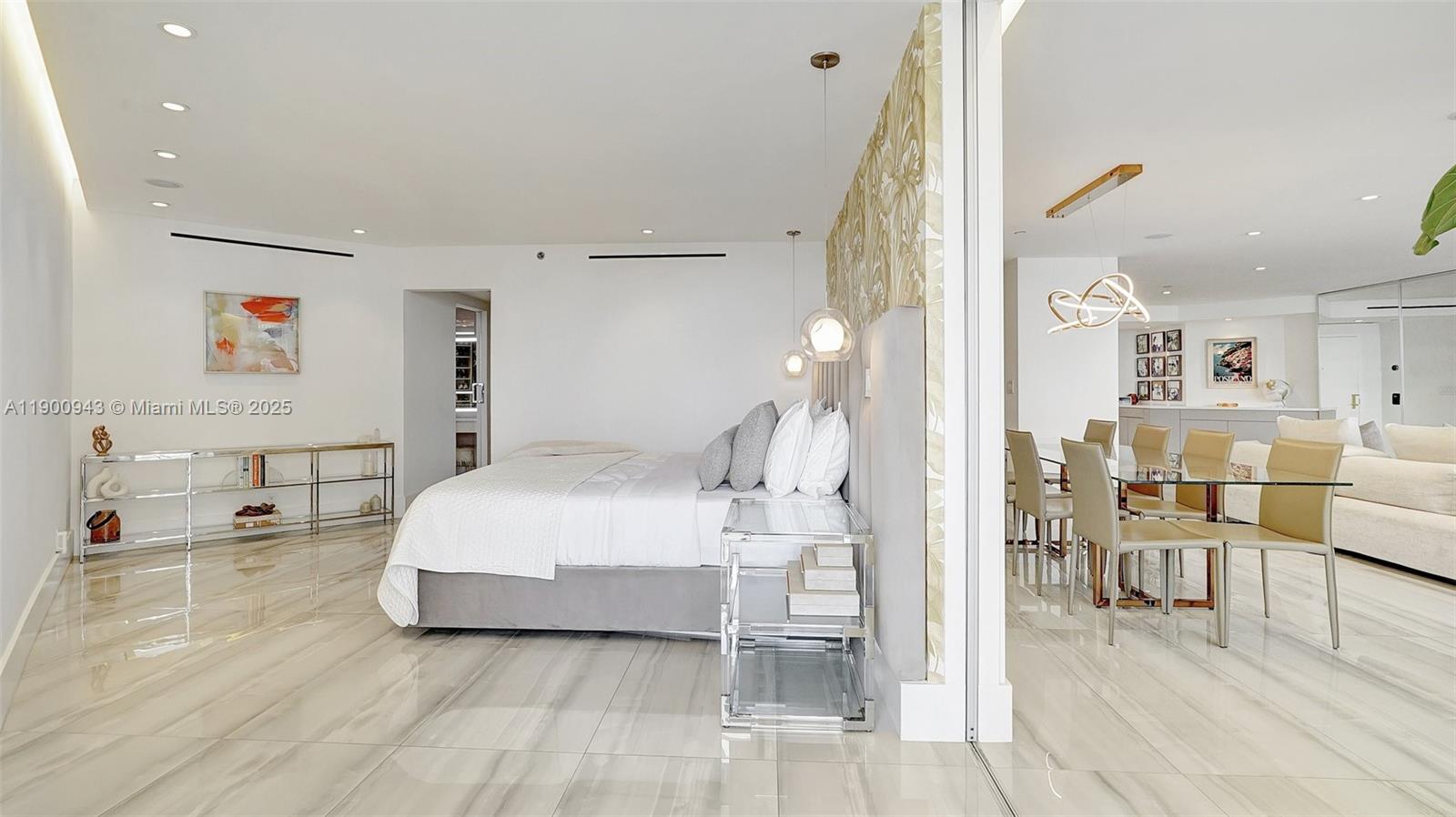 See details 905 2 / 2 1607 sq. ft. $ 2025-10-22 0 Photo