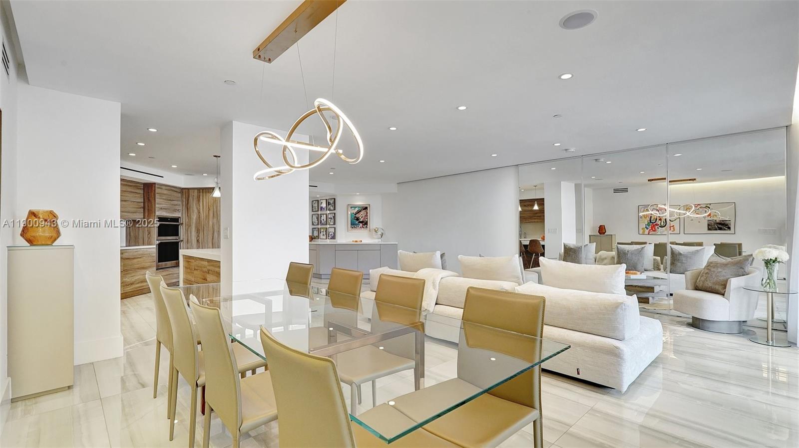 See details 905 2 / 2 1607 sq. ft. $ 2025-10-22 0 Photo