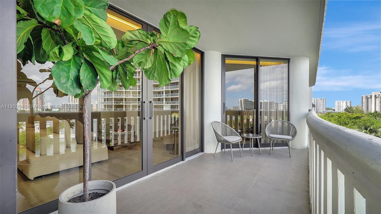 See details 905 2 / 2 1607 sq. ft. $ 2025-10-22 0 Photo