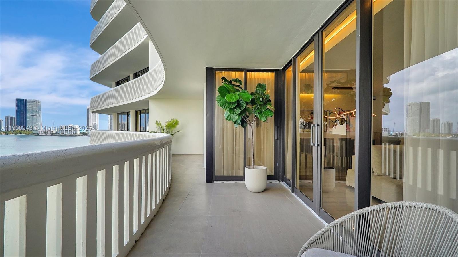 See details 905 2 / 2 1607 sq. ft. $ 2025-10-22 0 Photo