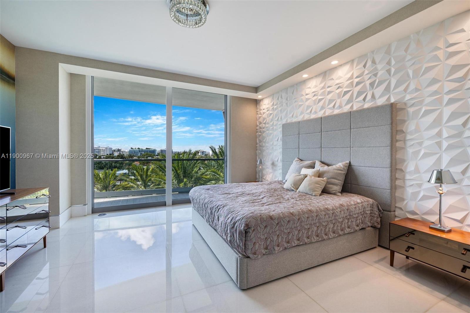 503 3 / 5 3168 sq. ft. $ 2025-10-22 0 Photo