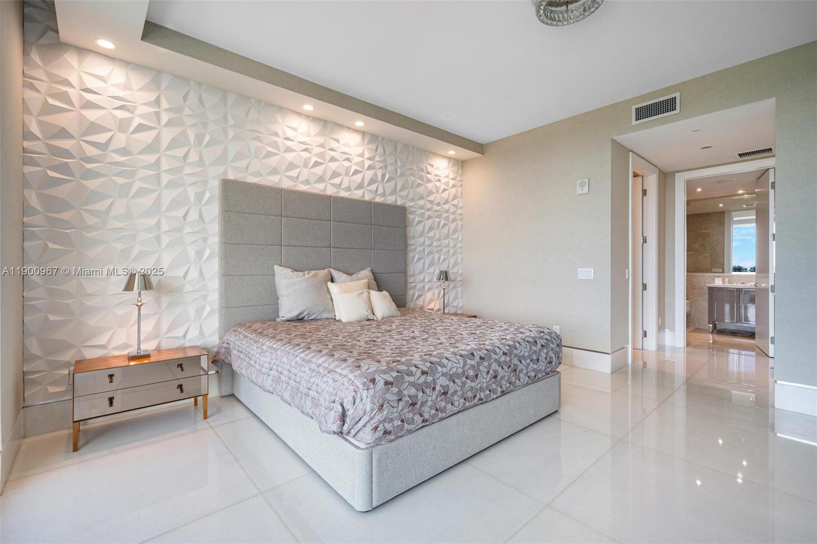 503 3 / 5 3168 sq. ft. $ 2025-10-22 0 Photo