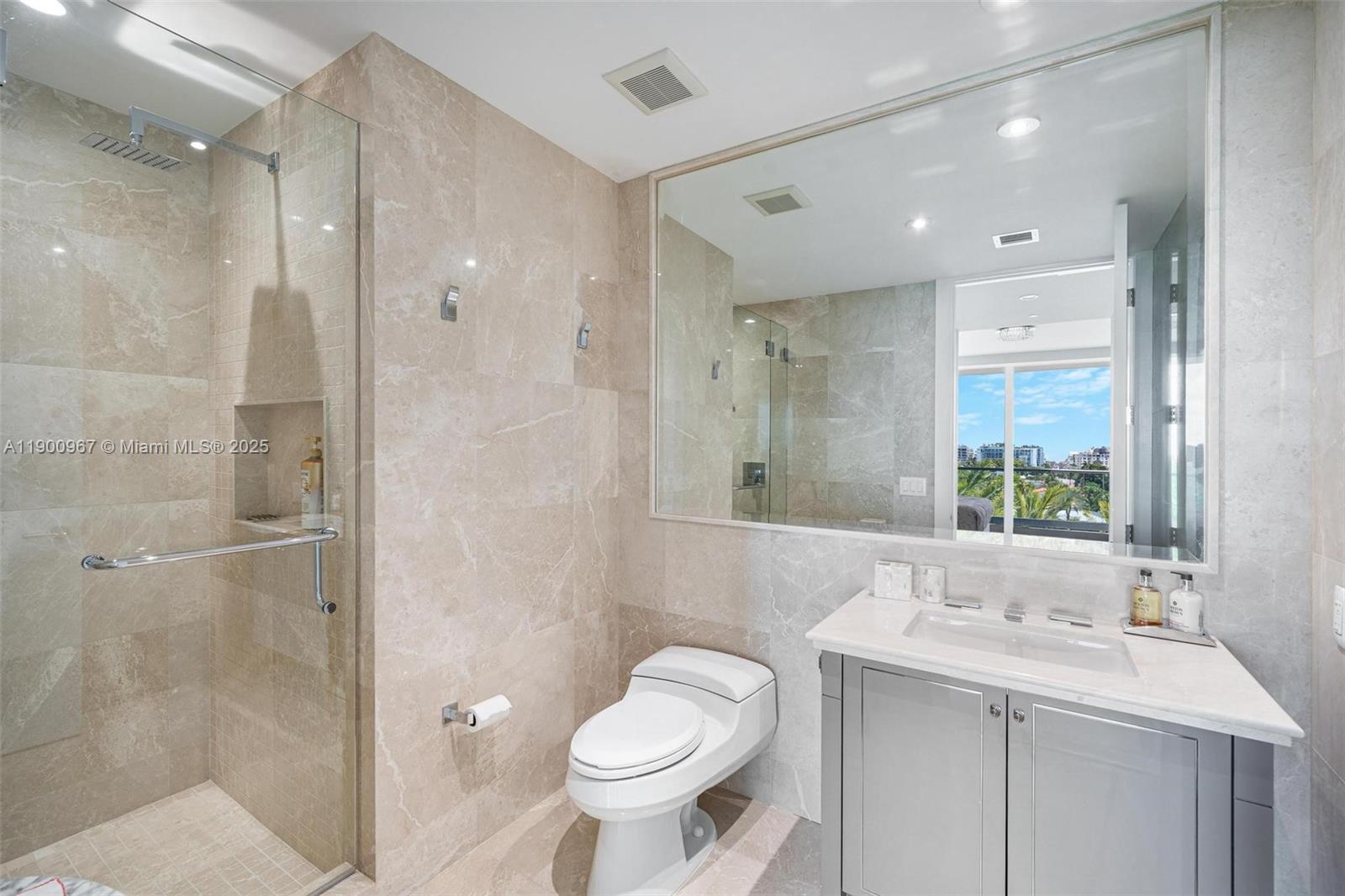 503 3 / 5 3168 sq. ft. $ 2025-10-22 0 Photo