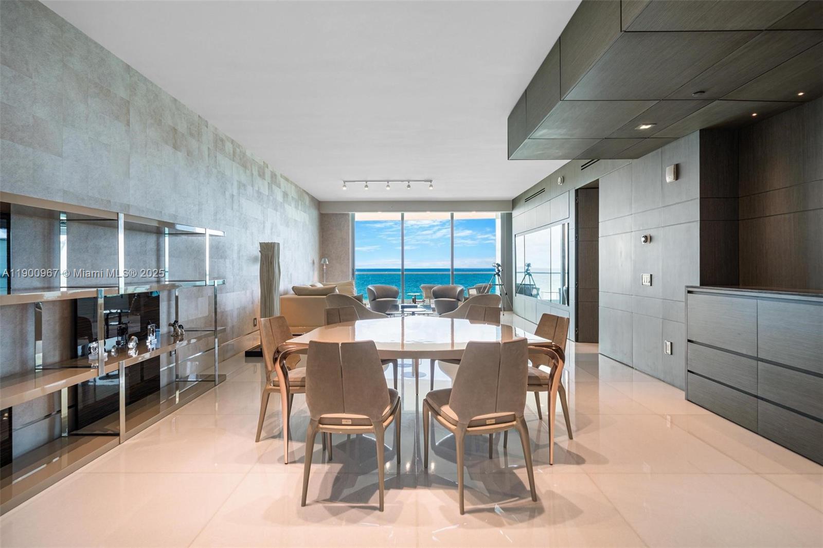 503 3 / 5 3168 sq. ft. $ 2025-10-22 0 Photo