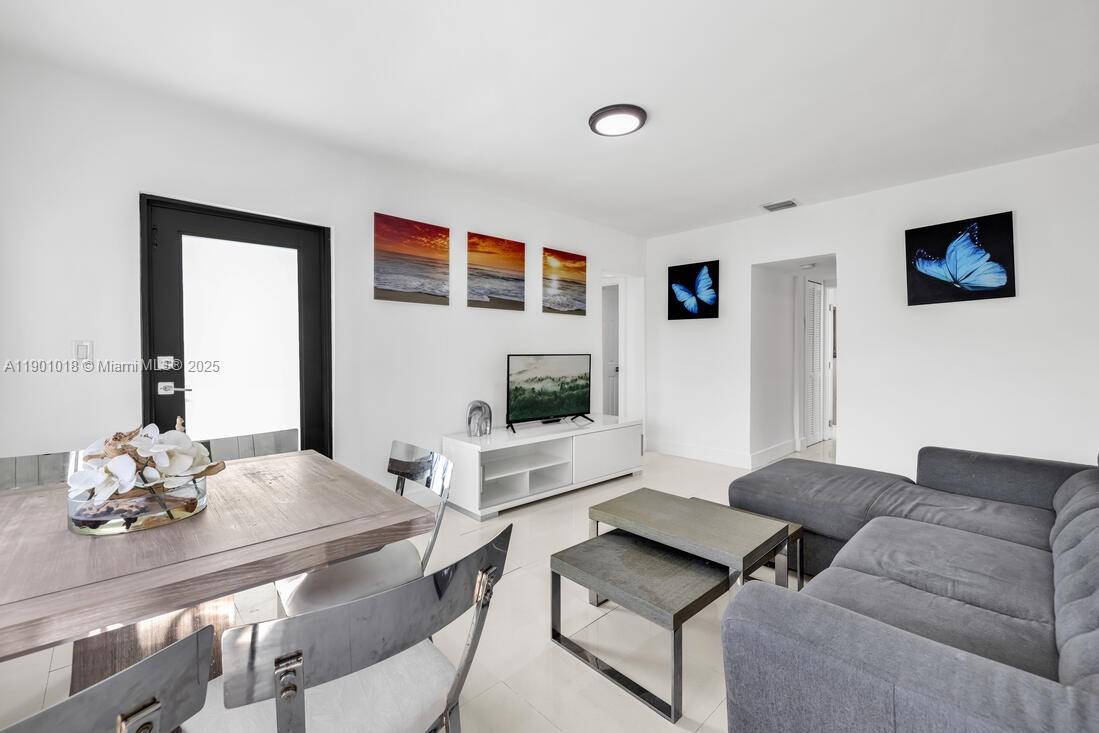 Ver detalles   /  3040 sq. ft. $ 2025-10-22 0 foto