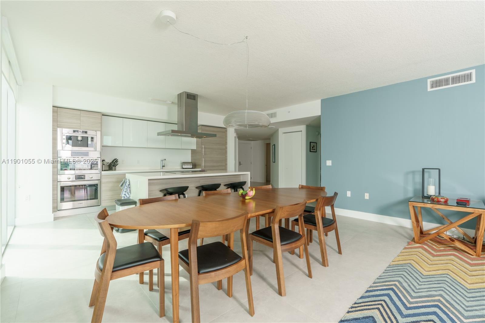 See details 4-1101 3 / 4 1892 sq. ft. $ 2025-10-22 0 Photo