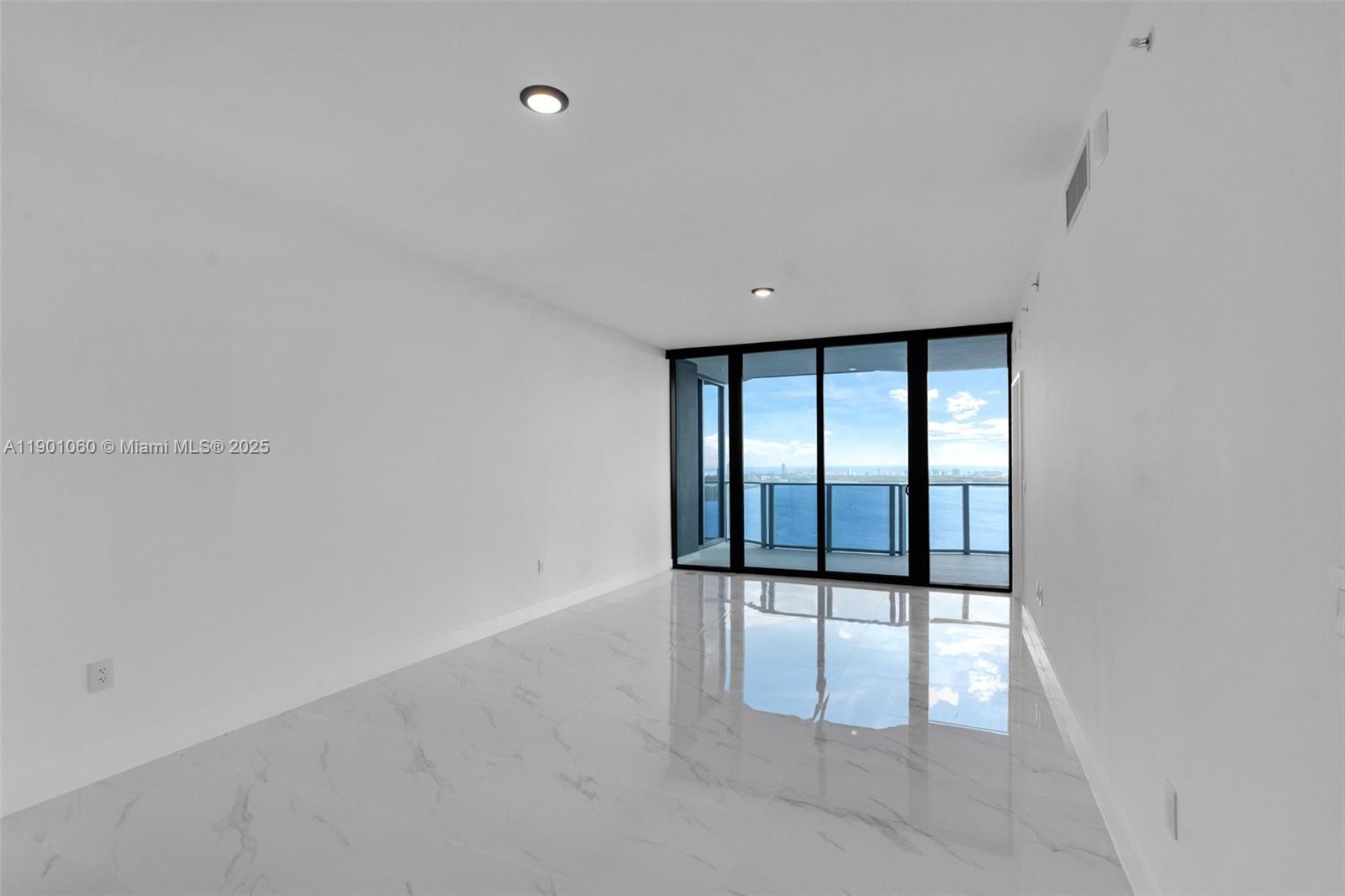See details 4502 2 / 3  sq. ft. $ 2025-10-22 0 Photo