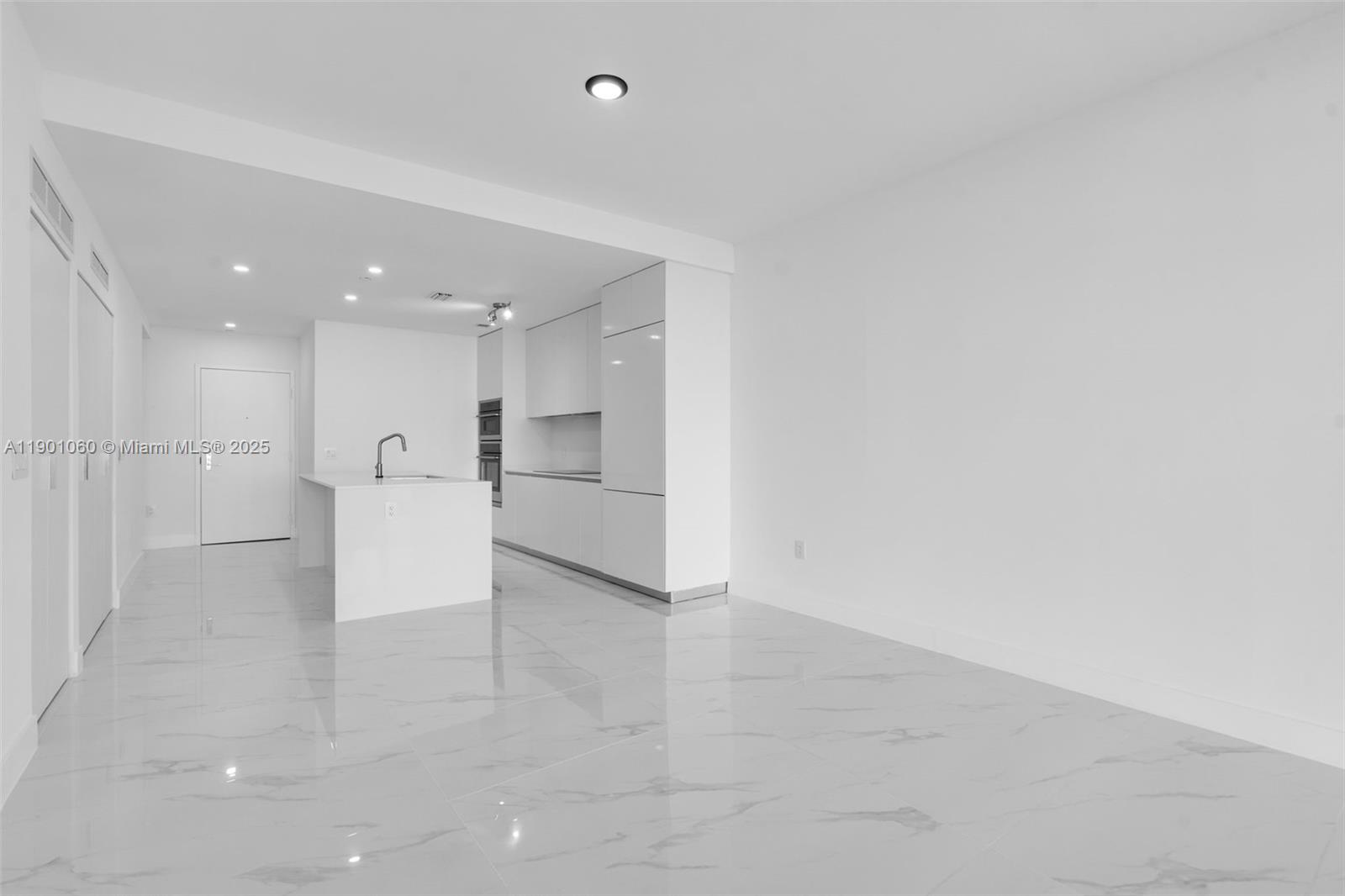 See details 4502 2 / 3  sq. ft. $ 2025-10-22 0 Photo