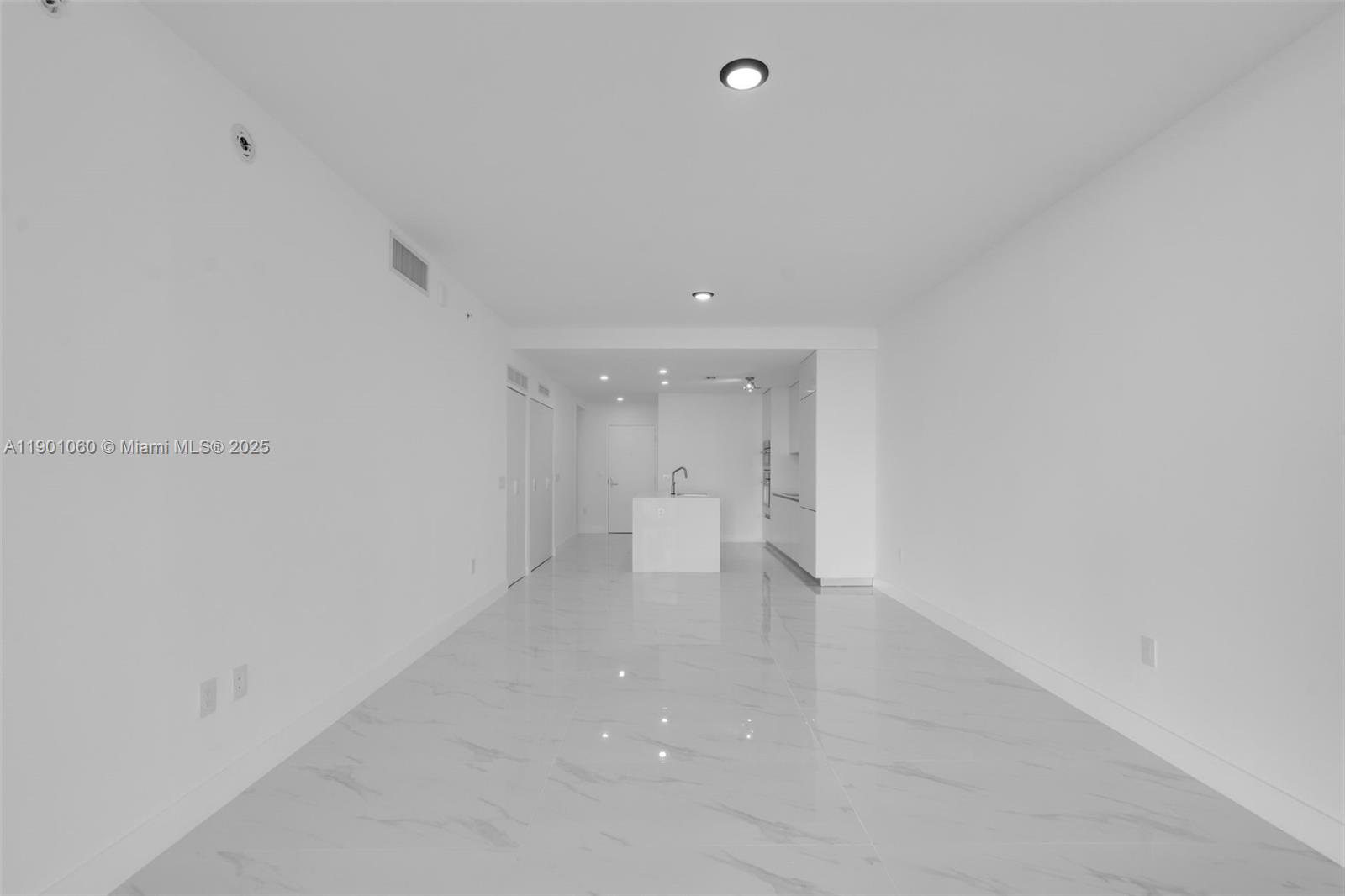 See details 4502 2 / 3  sq. ft. $ 2025-10-22 0 Photo