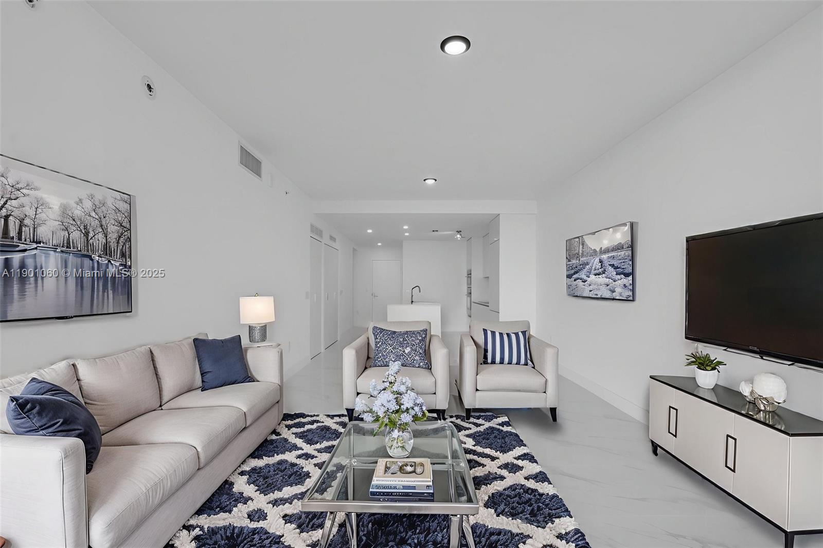 See details 4502 2 / 3  sq. ft. $ 2025-10-22 0 Photo